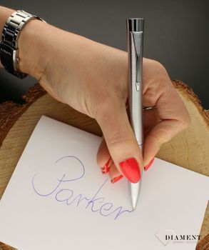 Długopis Parker Urban Classic Stalowy CT S0767120 to idealny pomysł na prezent z grawerem. Artykuły piśmiennicze na prezent. Świetny upominek marki Parker dla VIP-ów (2).jpg